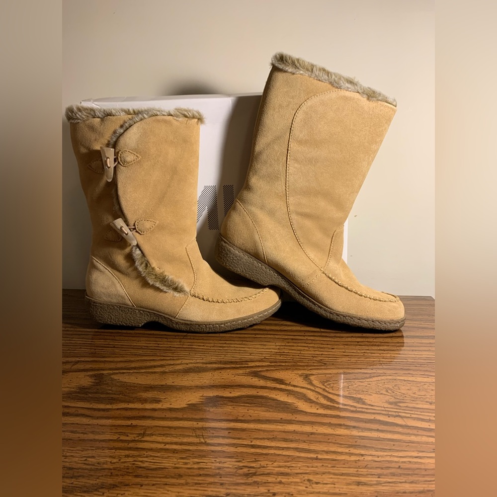 Suede boots